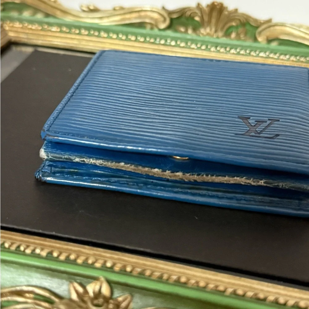 LOUIS VUITTON Epi Porte Monnaie Boite
Coin Purse - Picture 6 of 7